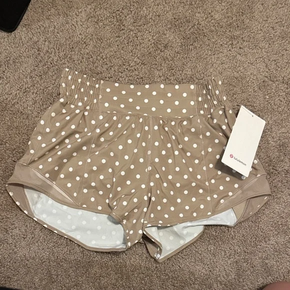lululemon athletica Tan Polka Dot Hottie Hot Shorts size 6 - Picture 1 of 5